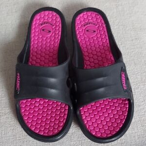 NWOT Frisky Pink/Black Sandals